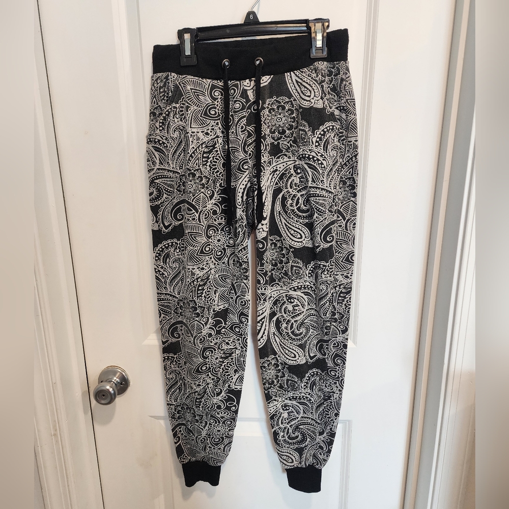 Rue21 Black And White Paisley Joggers